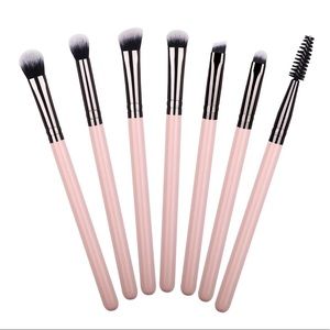 Makeup Brushes: Eyeshadow
